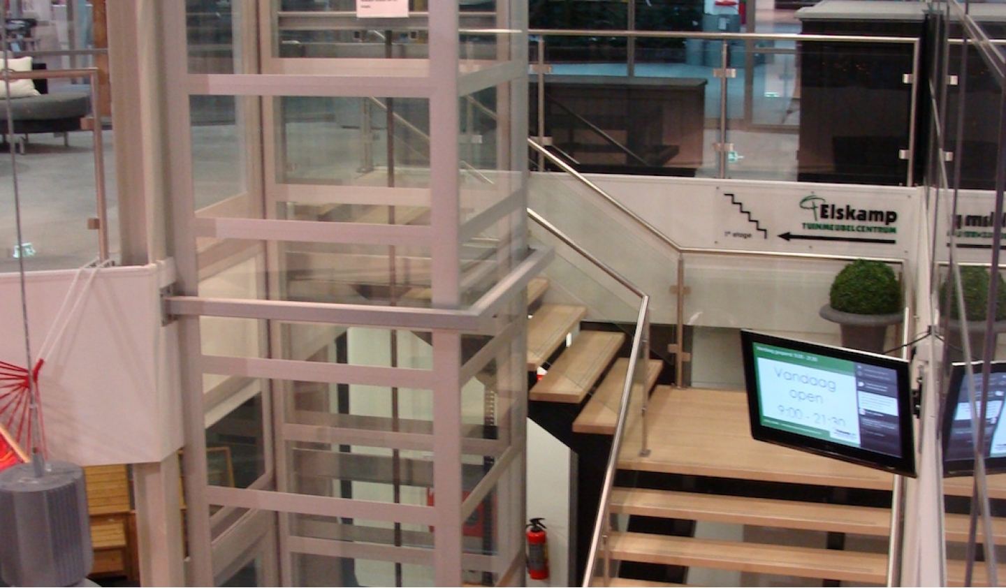 Platform lift installation